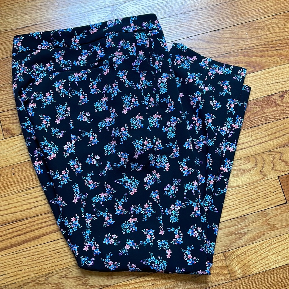 EUC Adrianna Pappell Floral Pants